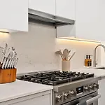 Holiday home 4br/4ba | Parking + Chef's Kitchen | Near Bu/bc *