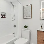 4br/4ba | Parking + Chef's Kitchen | Near Bu/bc * Brookline