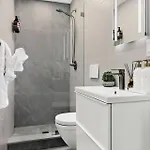 4br/4ba | Parking + Chef's Kitchen | Near Bu/bc