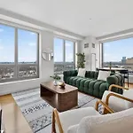 Apartment Luxury 2br 2ba Prime Downtown