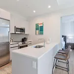 Luxury Modern Apt Heart Of Seaport
