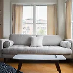 Bright Spacious Fenway Apartment *