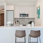 Luxury Modern Apt Heart Of Seaport