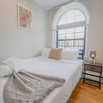 Light Filled In Back Bay Apartment *