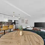 Apartment Luxury 2br 2ba Prime Downtown