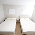 Nomadiq - Walk To Airport, 5 Min To Downtown 01 Apartment *