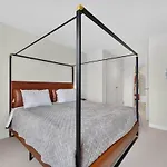 Apartment Luxury 2br 2ba Prime Downtown *