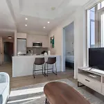 Luxury Modern Heart Of Seaport Apartment