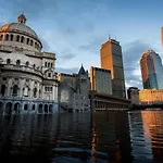 Light Filled Studio In Back Bay