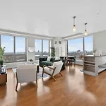 Luxury 2br 2ba Prime Downtown *