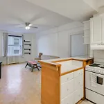 Apartment Walk To Common Bright With Rooftop Deck