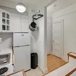 Walk To Common Bright With Rooftop Deck Apartment *