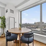 Apartment Luxury 2br 2ba Prime Downtown *