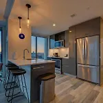 Modern 2br Prime Downtown Location Apartment *