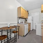 Luxe 1bd Apartment