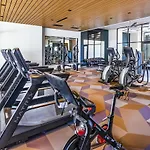Apartment Seaport Fireplace Gym & Pool Access Boston