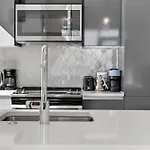 Modern 2br Prime Downtown Location Apartment