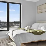 Luxe 3bd Brighton Apartment