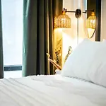 Seaport Fireplace Gym & Pool Access Apartment