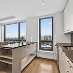 Luxury 2br 2ba Prime Downtown