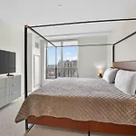 Luxury 2br 2ba Prime Downtown Apartment