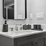 Luxe 3bd Brighton Apartment