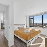 Apartment Modern 2br Prime Downtown Location