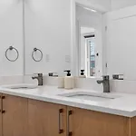 Luxe 3bd Allston
