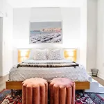 Seaport Apartment Fireplace Gym & Pool Access