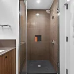 Modern 2br Prime Downtown Location Apartment Boston
