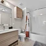Luxury 2br 2ba Prime Downtown *