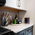 Seaport Fireplace Gym & Pool Access * Boston