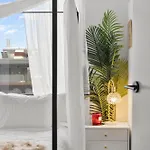 Modern 2br Prime Downtown Location *