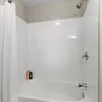 Beautiful Centrally Located 3 Bedroom Apartment *