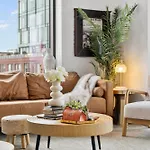Modern 2br Prime Downtown Location Apartment *