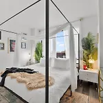 Modern 2br Prime Downtown Location *