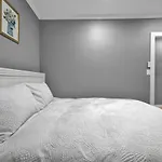 Airport Subway Apartment *