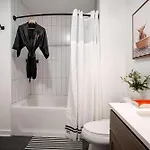 Seaport Fireplace Gym & Pool Access * Boston