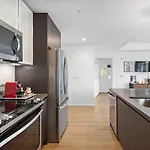 Elegant With Pool And Fitness Center *