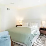 Brownstone Luxury Penthouse Condo