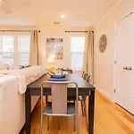 Apartment 2 Bedroom Unit W Elevator & In-unit Laundry