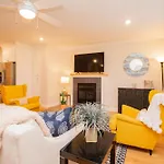 Apartment 2 Bedroom Unit W Elevator & In-unit Laundry *