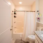 2 Bedroom Unit W Elevator & In-unit Laundry Boston