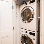 Apartment 2 Bedroom Unit W Elevator & In-unit Laundry Boston