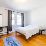 154 Quite & Bright & Spacious Apt In Brighton