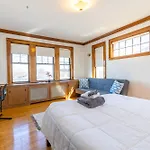 154 Quite & Bright & Spacious Apt In Brighton