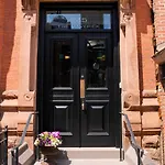 Stylish Newbury Street Studio, #11 Apartment *