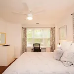 Stylish 2br W Full Kitchen, Laundry & Cen Air Boston