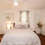 Stylish 2br W Full Kitchen, Laundry & Cen Air * Boston