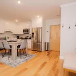 Stylish 2br W Full Kitchen, Laundry & Cen Air Boston